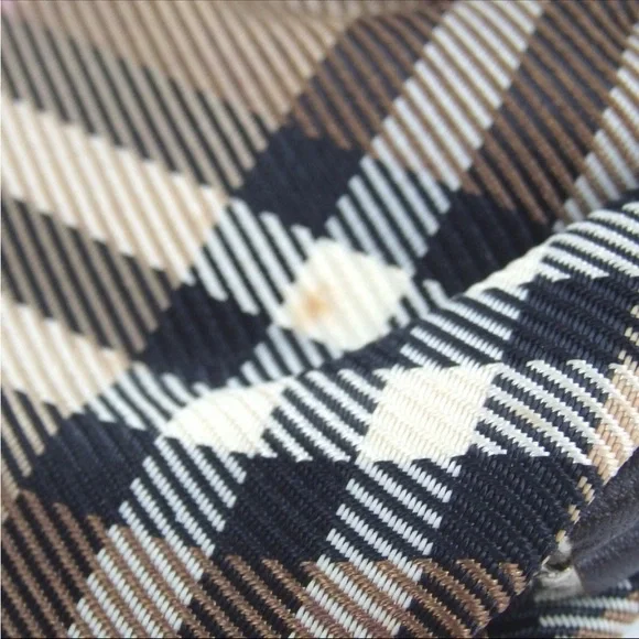 Burberry Kiss Lock Coin Purse with Chain Wrist strap - Picture 6 of 10